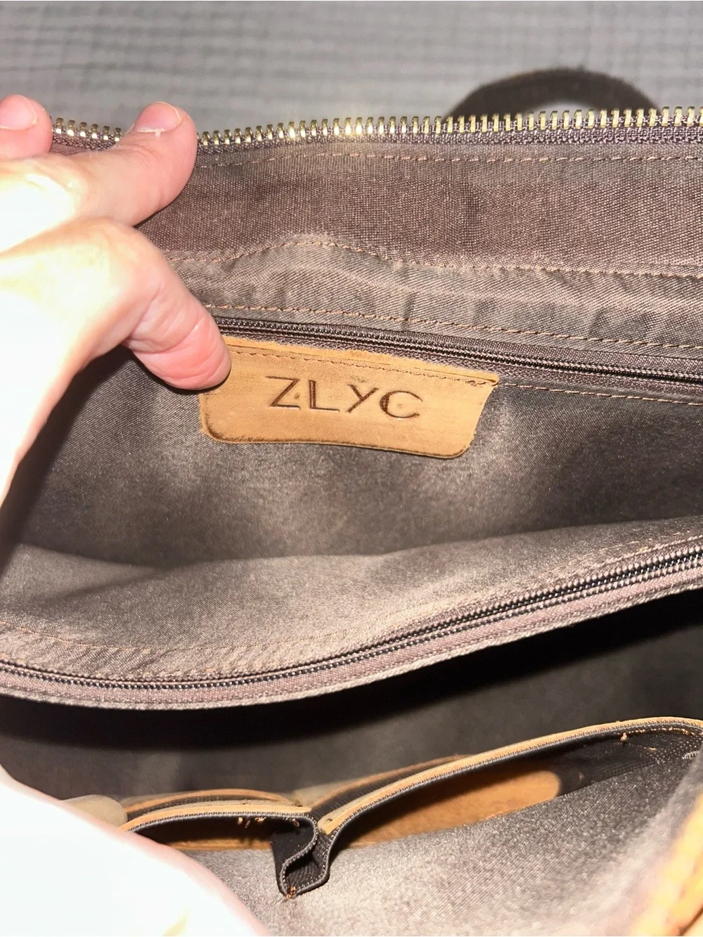 ZLYC Messenger Bag Unisex Brown Leather Medium Satchel Shoulder Laptop